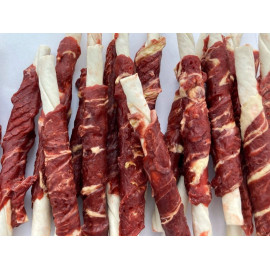 Pochoutka Kabanos obalený v hovězím a treskou 100g