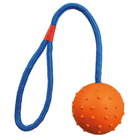 Hračka pes Míč hrbolatý na šňůrce 6cm/30cm Trixie